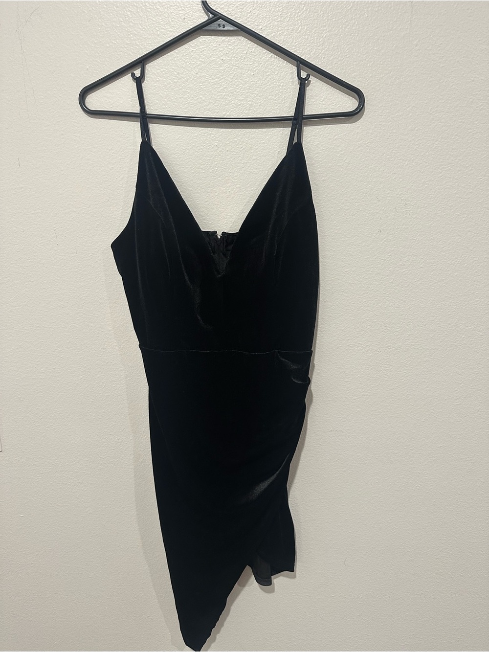 Emerald Sundae Black Velvet One-Shoulder Cocktail Dress